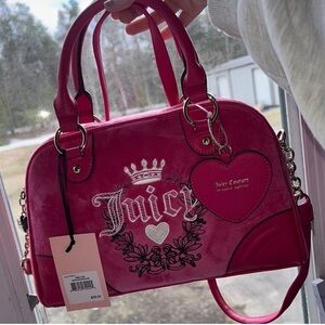 NWOT Pink & White Juicy Couture Free Love Heritage Blower Bag